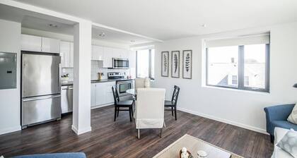 Newly furnished 1 bed, 1 bath. Views of the whole city!