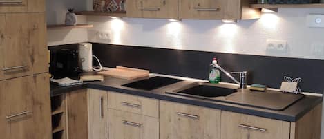 Fridge, microwave, stovetop, dishwasher