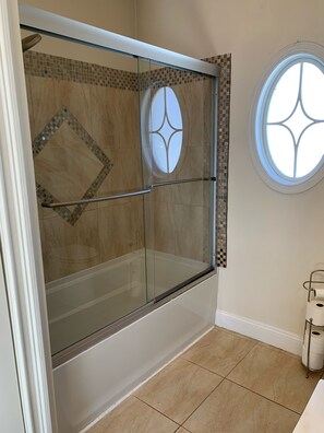 Combined shower/bathtub, hair dryer, towels, toilet paper - Beach House steps to private beaches in sought after location! (Old Saybrook)