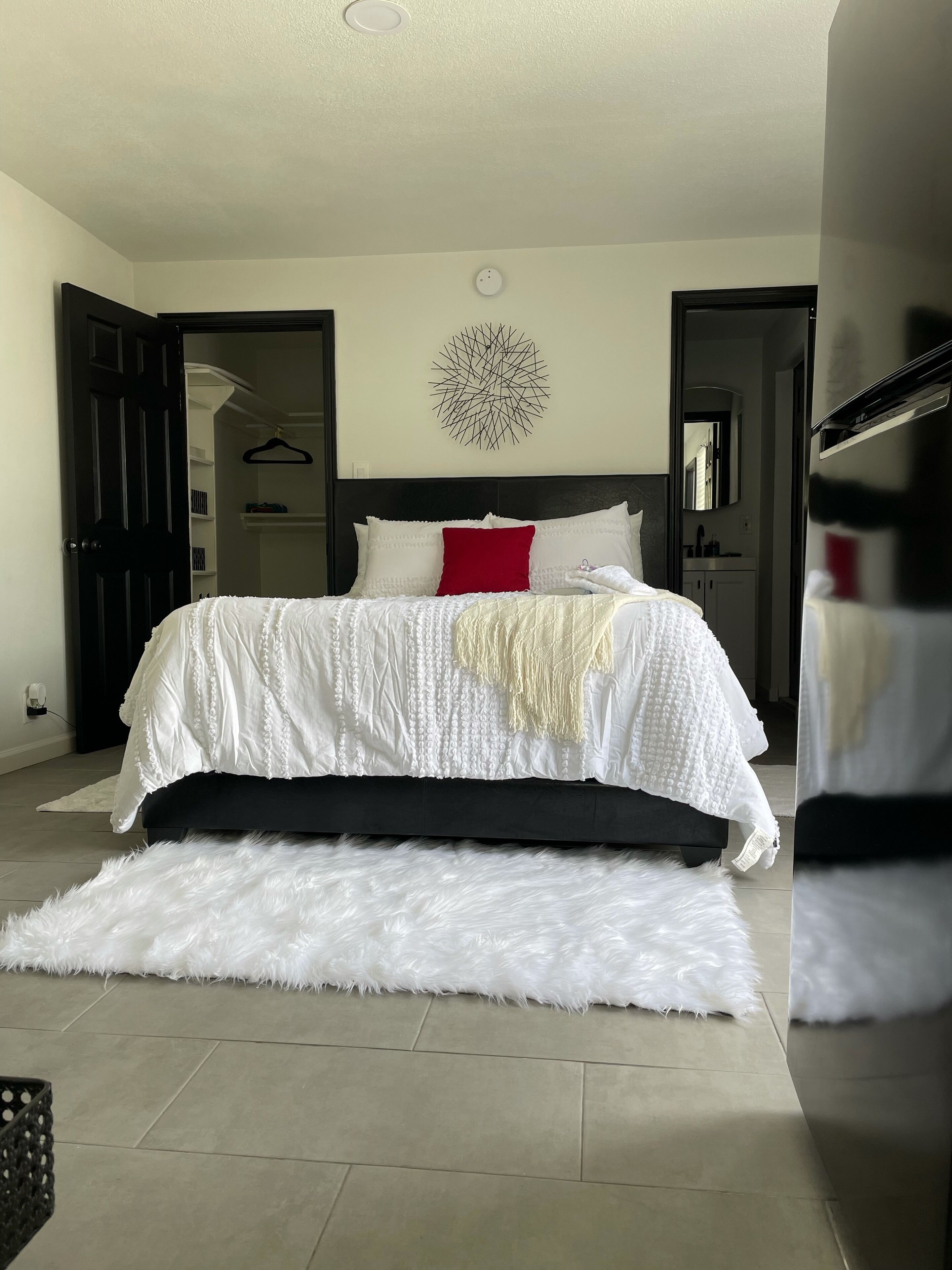 1 habitación, caja de seguridad en la habitación y escritorio 