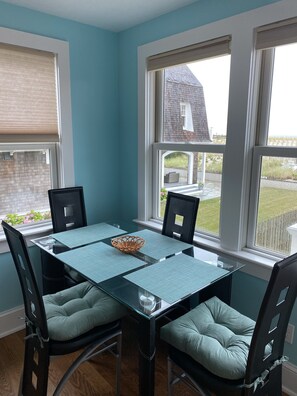 Dining - Bay Head Oceanfront Cottage ... Wake Up On The Beach!! (Bay Head)