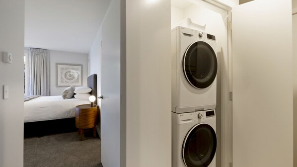 Interior - A Surprise on Sunrise - luxury with sauna and spa (Queenstown)