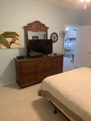 3 bedrooms, in-room safe, WiFi, bed sheets