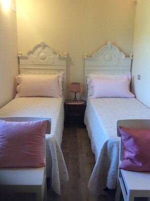 3 Schlafzimmer, Schreibtisch, Bügeleisen/Bügelbrett, kostenloses WLAN