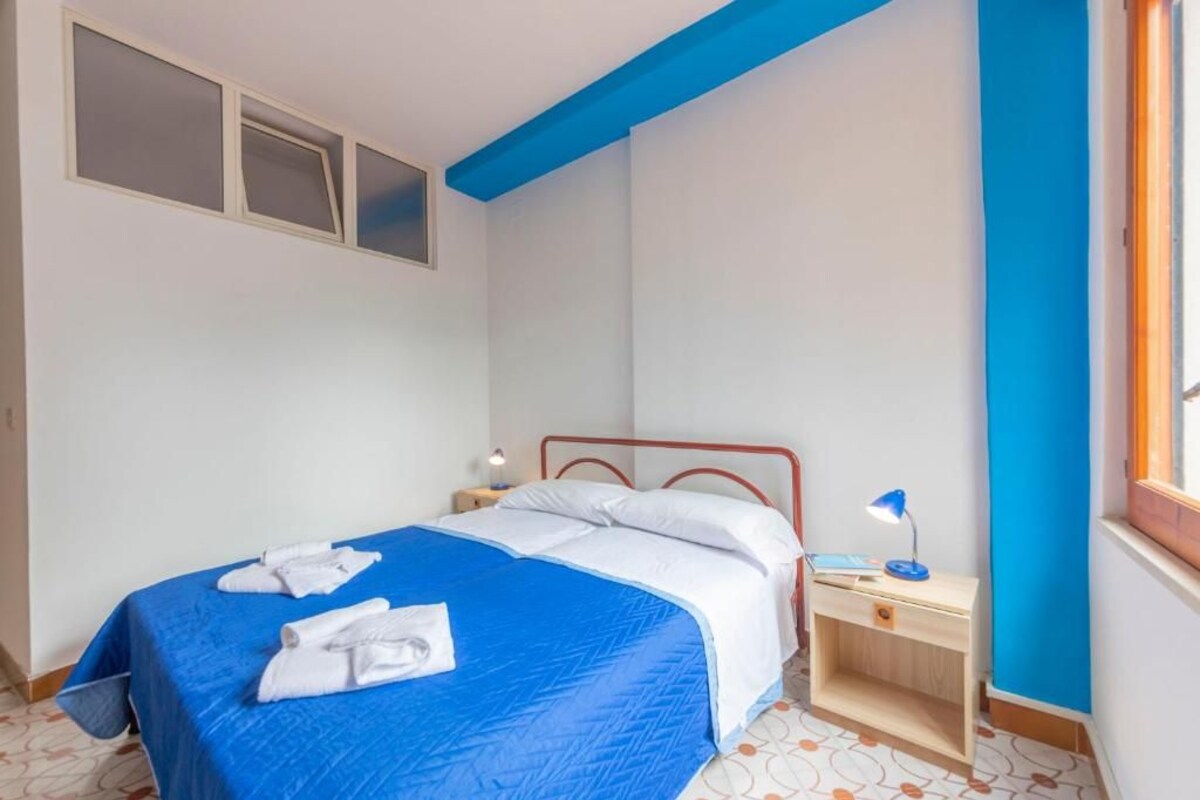 Egyptian cotton sheets, premium bedding, desk, laptop workspace