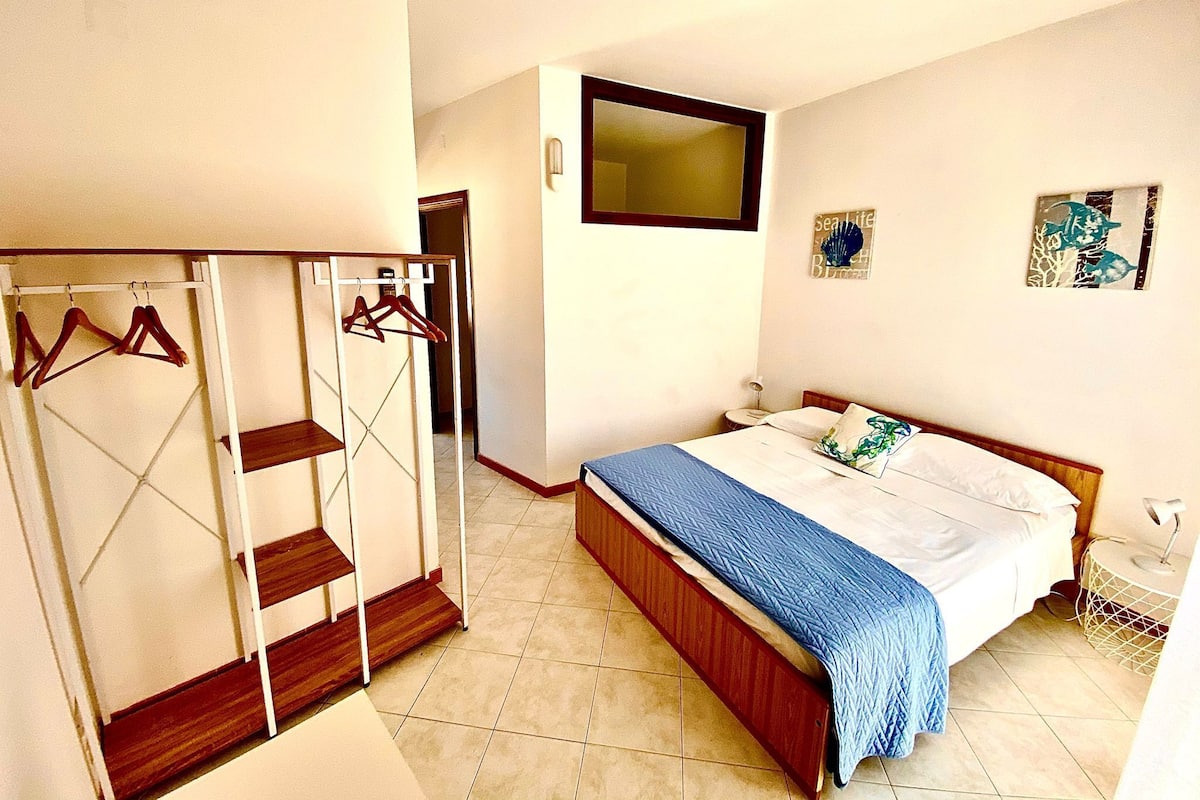 Egyptian cotton sheets, premium bedding, desk, laptop workspace