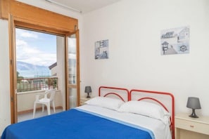 Chambre Triple Supérieure, vue mer | Draps en coton égyptien, literie de qualité supérieure, bureau