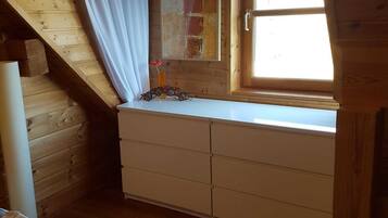 2 dormitorios, tabla de planchar con plancha, wifi y ropa de cama