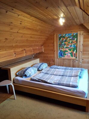 3 makuuhuonetta, silitysrauta/-lauta, Wi-Fi, vuodevaatteet