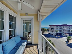 Property grounds - Partial Beach View Condo w/ Spacious Balcony + Steps From Beach Access (Tybee Island)