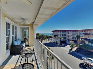 Property grounds - Partial Beach View Condo w/ Spacious Balcony + Steps From Beach Access (Tybee Island)