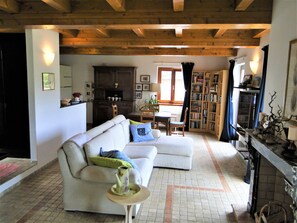 Apartment, 2 Bedrooms, Smoking, Terrace | In-room dining