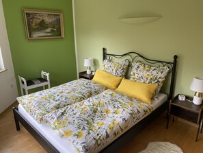 3 chambres, coffre-fort, lit de bébé portatif, accès au Wi-Fi (inclus)