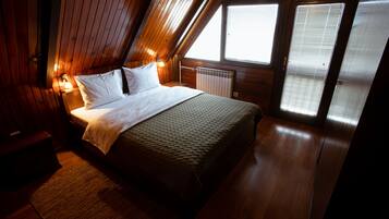 5 bedrooms, desk, iron/ironing board, free WiFi