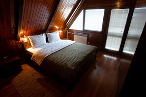 5 Schlafzimmer, Schreibtisch, Bügeleisen/Bügelbrett, kostenloses WLAN