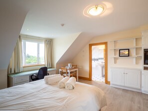 3 bedrooms, iron/ironing board, WiFi, bed sheets - Apartment 381 - Carna - sleeps 6 guests  in 3 bedrooms (Carna)