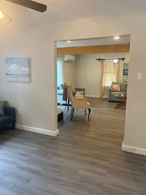 Smart TV, fireplace, DVD player, table football - 3BR-5 Min walk to Sandy Beach/Boat ramp Lake Texoma Boats Welcome (Pottsboro)