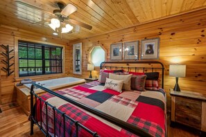 2 bedrooms, desk, iron/ironing board, WiFi - Prime Location/Pool/HotTub/Pool Table/Fast WiFi
Dollywood 2 minutes away! (Sevierville)
