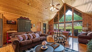 TV, fireplace - Prime Location/Pool/HotTub/Pool Table/Fast WiFi (Sevierville)