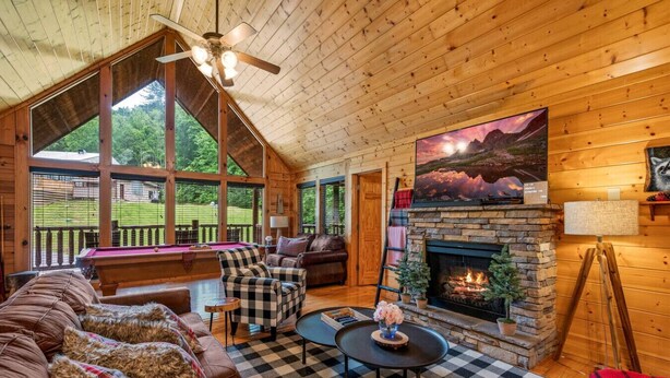 TV, fireplace - Prime Location/Pool/HotTub/Pool Table/Fast WiFi (Sevierville)