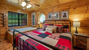 2 bedrooms, desk, iron/ironing board, WiFi - Prime Location/Pool/HotTub/Pool Table/Fast WiFi (Sevierville)