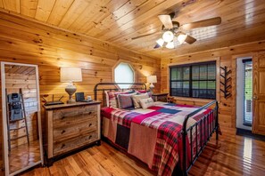 2 bedrooms, desk, iron/ironing board, WiFi - Prime Location/Pool/HotTub/Pool Table/Fast WiFi (Sevierville)