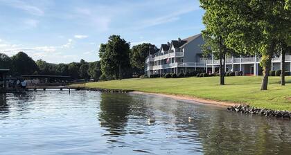 3 Master Suite, 3 BA spacious townhome on SML with Boat and Slip