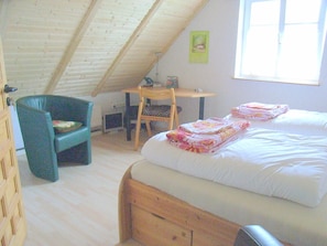 2 Schlafzimmer, Reisekinderbett, kostenloses WLAN