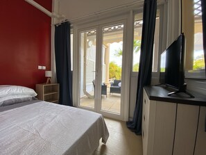 2 bedrooms, iron/ironing board, travel cot, free WiFi