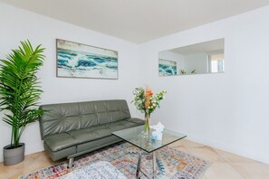 Smart TV, fireplace - Amazing 2BR APT @Brickell, Free Parking (Miami)