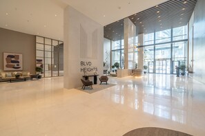 Interior entrance - Boho-Chic Cosy 1BR, minutes to Burj Khalifa (Dubai)