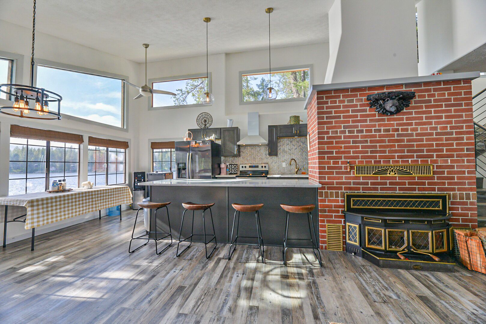 Geladeira, micro-ondas, fogão, cooktop