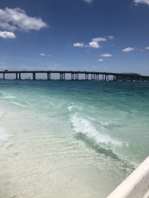 靠近海滩、沙滩椅