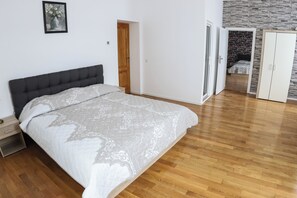 4 bedrooms, free WiFi, bed sheets