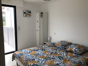 1 bedroom, iron/ironing board, travel cot, free WiFi