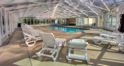 Marvelous Mountain Meadows Condo w/ Hot tub, Pools, Mountain Views, and Balcony