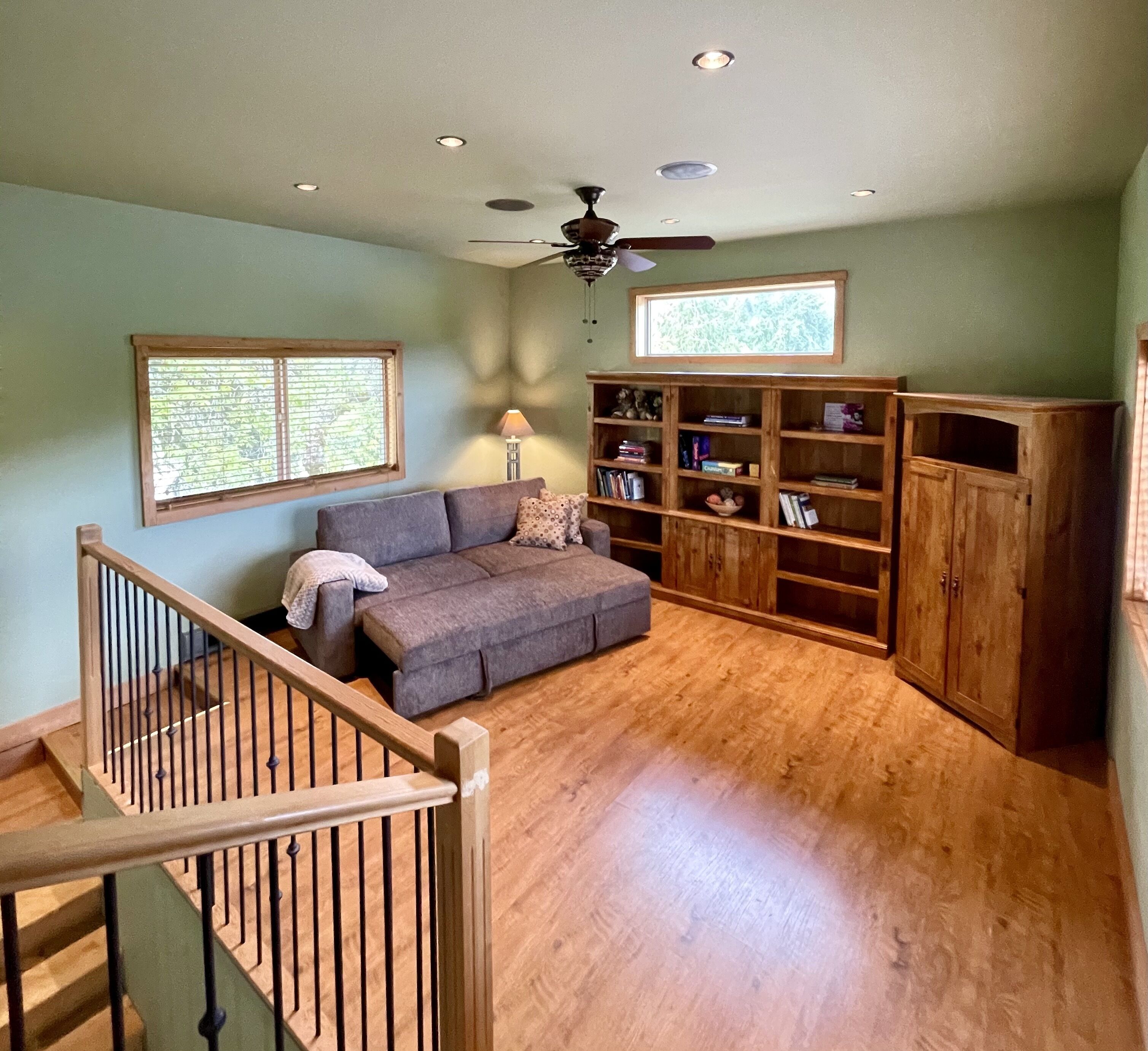 Lake Life Living 40' dock downtown sleeps 6 to 8