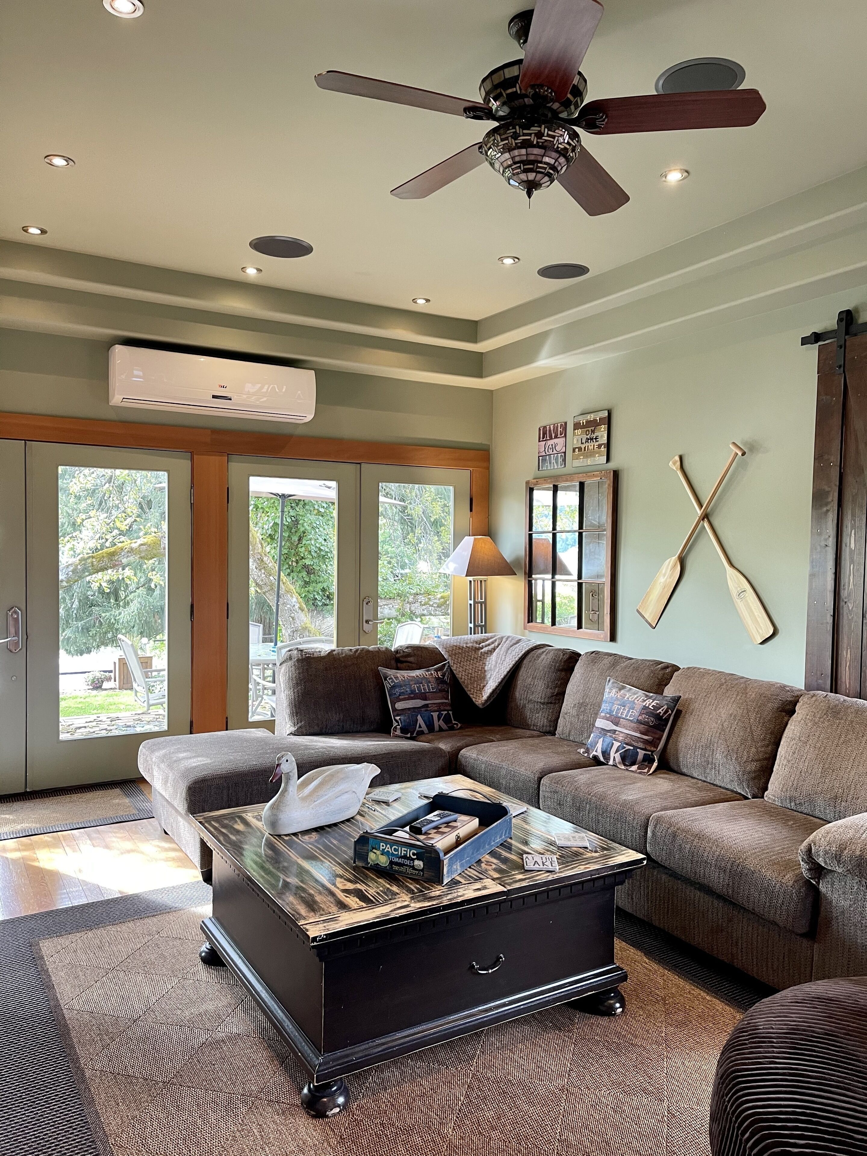 Lake Life Living 40' dock downtown sleeps 6 to 8