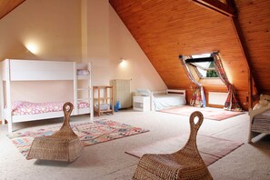 5 slaapkamers, een strijkplank/strijkijzer, gratis wifi