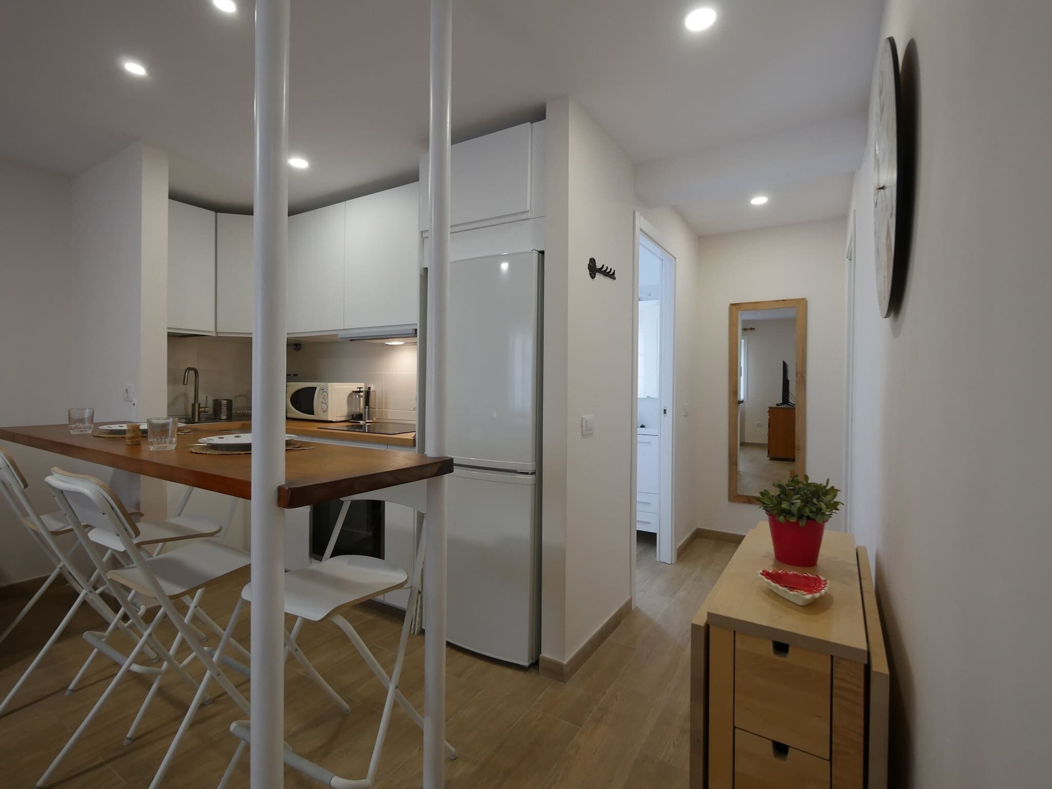 Fridge, microwave, oven, coffee/tea maker