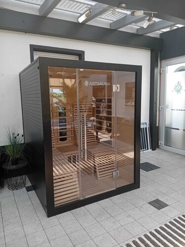 Vacation home "Palmenland " with sauna, whirlpool, small waterfall and water place