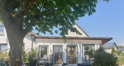 Ferienhaus "Palmenland " mit Sauna ,Whirlpool,kleinem Wasserfall und Wasserplatz