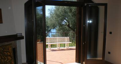 Marina di Camerota - Casa Vacanze in Villa Panoramica con Giardino