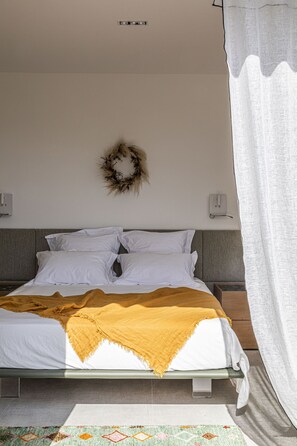 10 bedrooms, desk, iron/ironing board, travel cot - Casa Baia Estate ★★★★★ (Calvi)