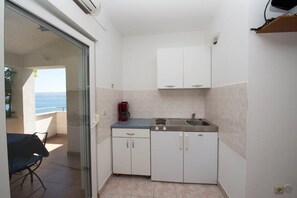 Fridge, coffee/tea maker, electric kettle, cookware/dishes/utensils