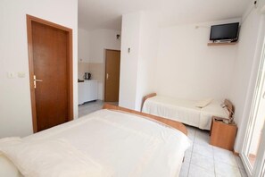 Free WiFi, bed sheets