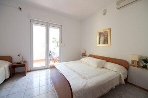 Free WiFi, bed sheets