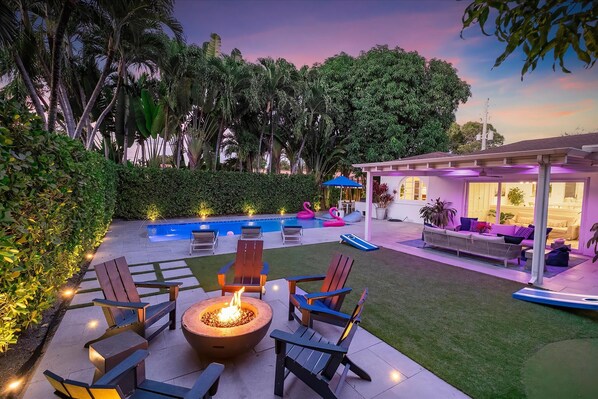 Outdoor pool, a heated pool
