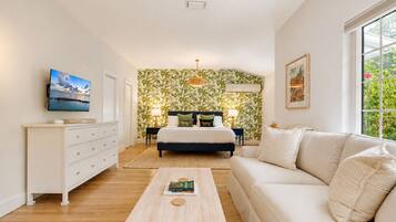Smart TV, books, stereo, offices
