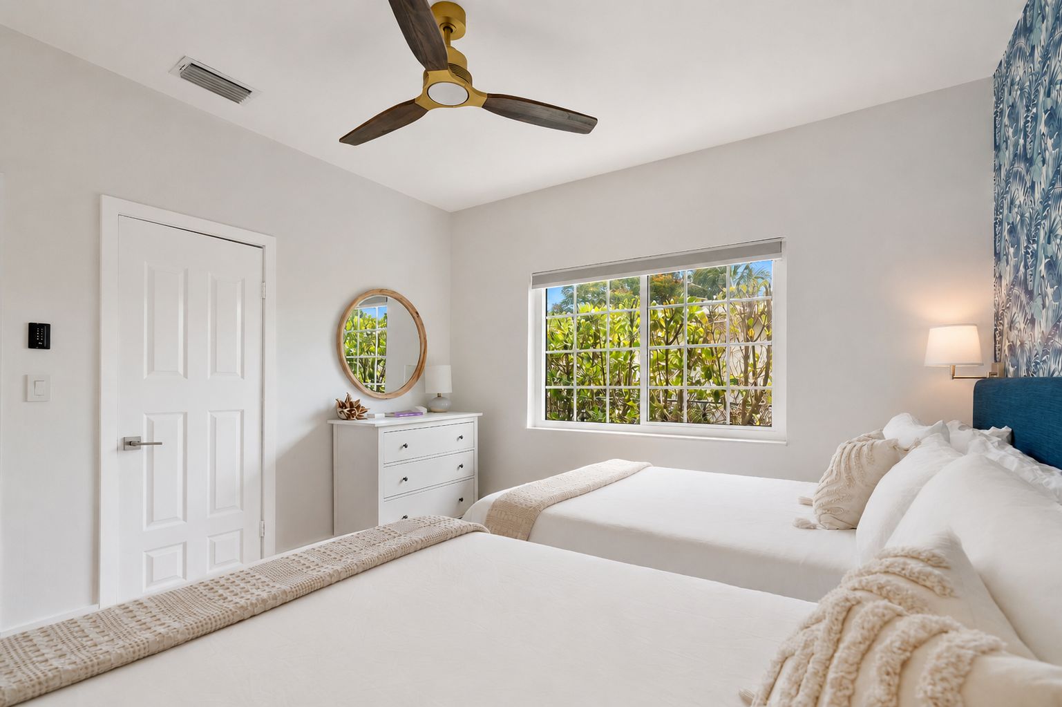 4 bedrooms, desk, iron/ironing board, travel crib